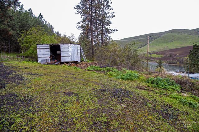 31032 Thunderbird Drive, Lenore, ID 83541