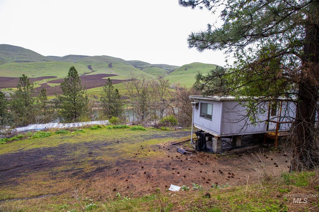 31032 Thunderbird Drive, Lenore, ID 83541