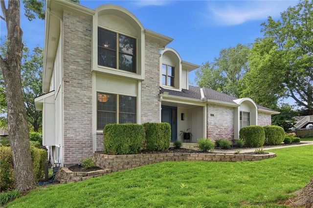 11904 Aberdeen Road, Leawood, KS 66209
