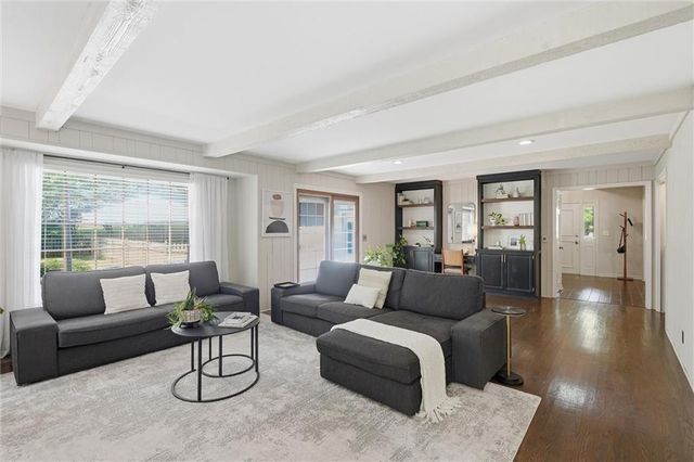 11904 Aberdeen Road, Leawood, KS 66209
