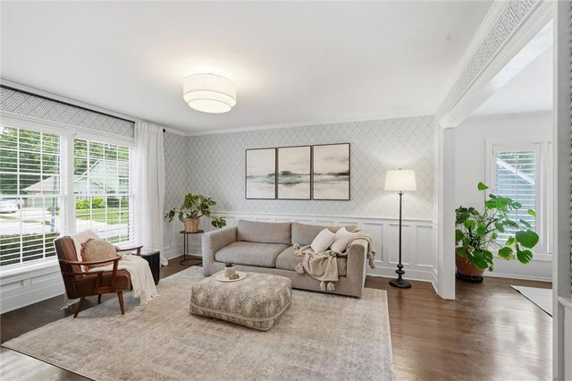 11904 Aberdeen Road, Leawood, KS 66209