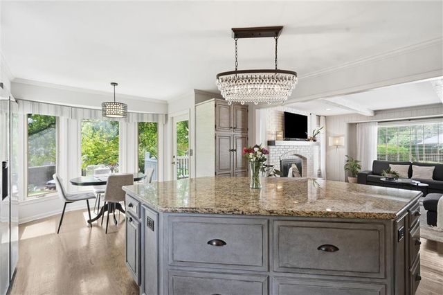 11904 Aberdeen Road, Leawood, KS 66209