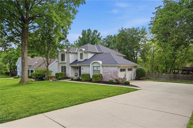 11904 Aberdeen Road, Leawood, KS 66209