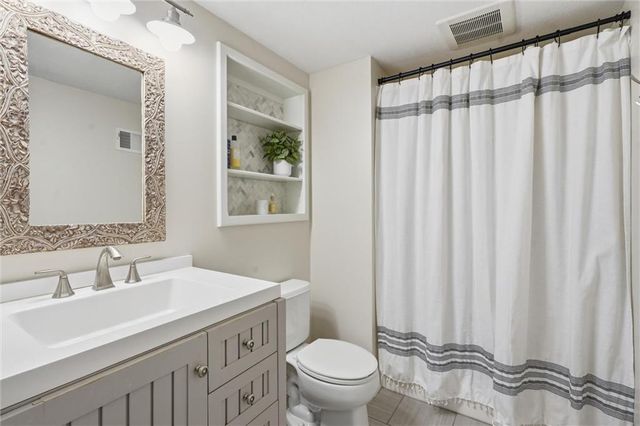 11904 Aberdeen Road, Leawood, KS 66209