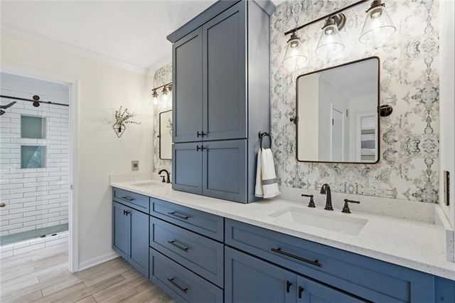 11904 Aberdeen Road, Leawood, KS 66209
