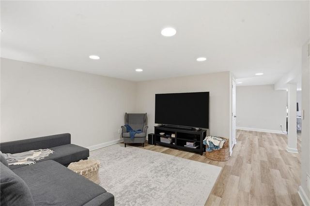 11904 Aberdeen Road, Leawood, KS 66209