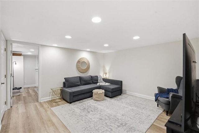 11904 Aberdeen Road, Leawood, KS 66209