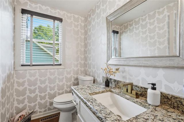 11904 Aberdeen Road, Leawood, KS 66209