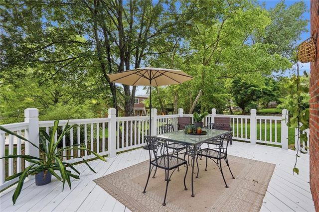 11904 Aberdeen Road, Leawood, KS 66209