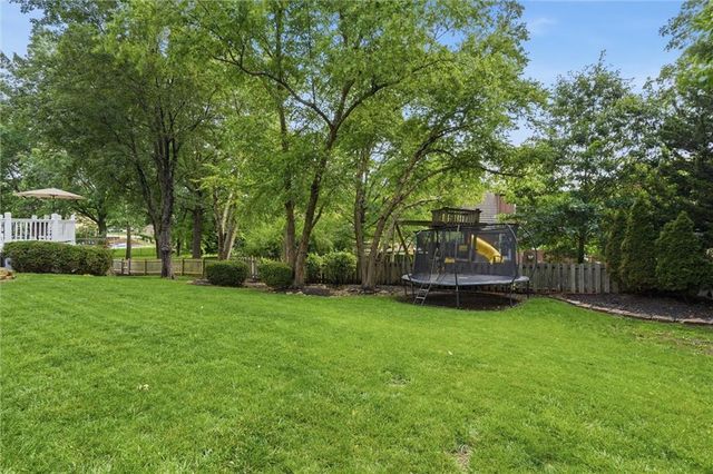 11904 Aberdeen Road, Leawood, KS 66209