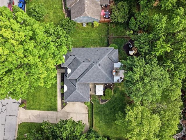 11904 Aberdeen Road, Leawood, KS 66209