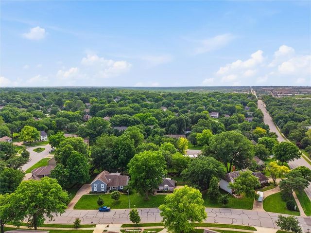 11904 Aberdeen Road, Leawood, KS 66209