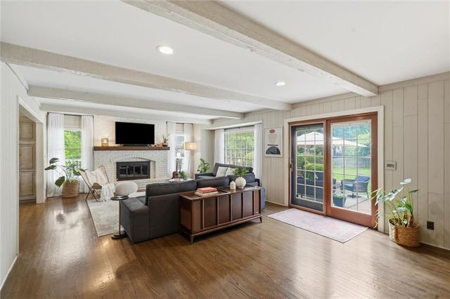 11904 Aberdeen Road, Leawood, KS 66209