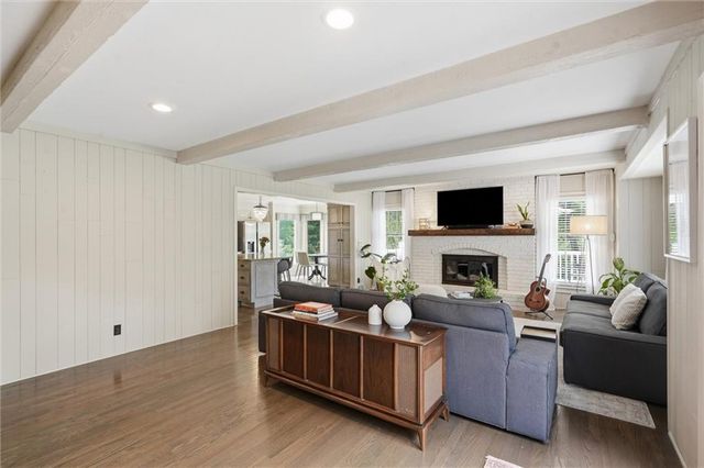 11904 Aberdeen Road, Leawood, KS 66209