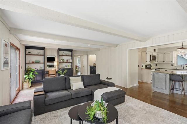 11904 Aberdeen Road, Leawood, KS 66209