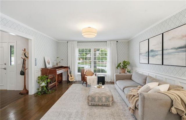 11904 Aberdeen Road, Leawood, KS 66209