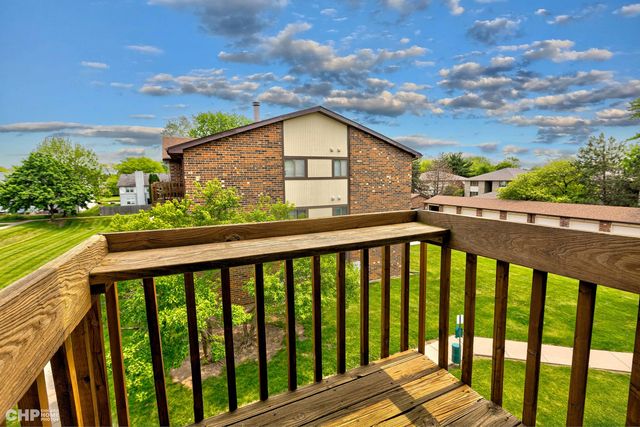 439 Berkshire Drive 36, Crystal Lake, IL 60014