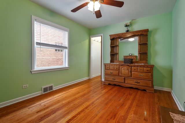 6705 N Sacramento Avenue, Chicago, IL 60645