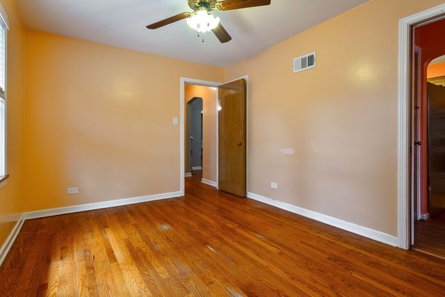 6705 N Sacramento Avenue, Chicago, IL 60645