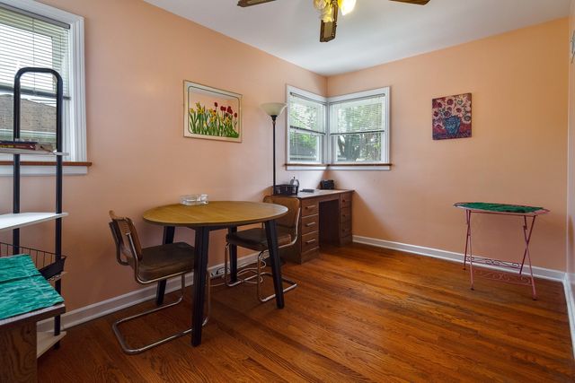6705 N Sacramento Avenue, Chicago, IL 60645