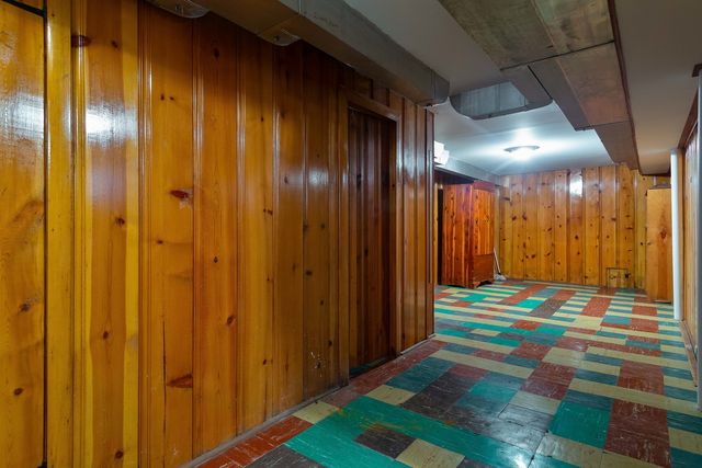 6705 N Sacramento Avenue, Chicago, IL 60645