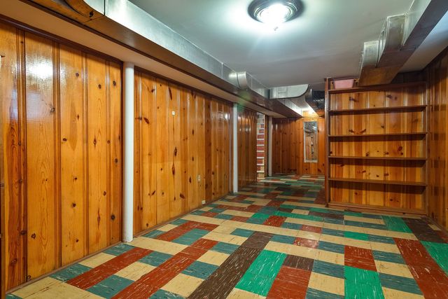 6705 N Sacramento Avenue, Chicago, IL 60645