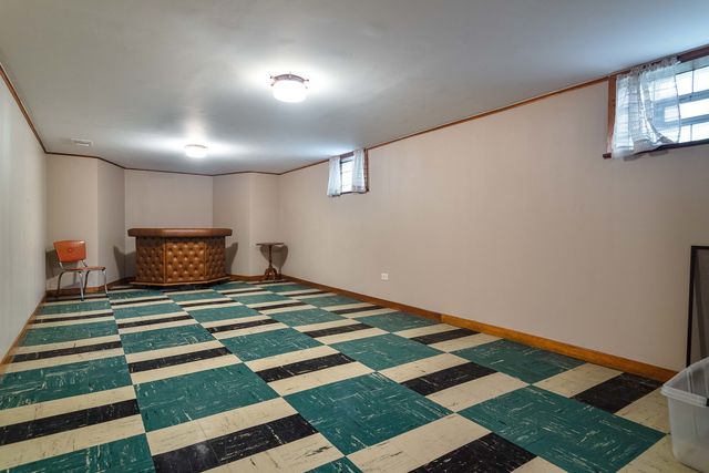 6705 N Sacramento Avenue, Chicago, IL 60645