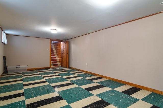 6705 N Sacramento Avenue, Chicago, IL 60645