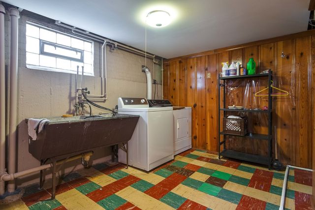 6705 N Sacramento Avenue, Chicago, IL 60645