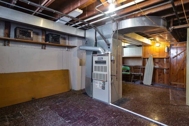 6705 N Sacramento Avenue, Chicago, IL 60645