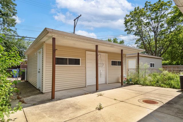 6705 N Sacramento Avenue, Chicago, IL 60645