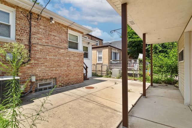 6705 N Sacramento Avenue, Chicago, IL 60645