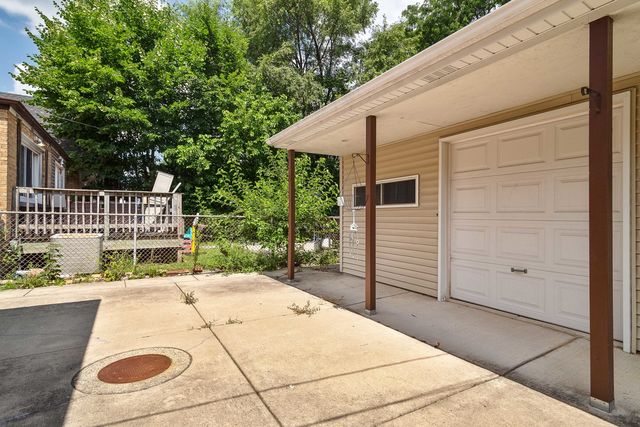 6705 N Sacramento Avenue, Chicago, IL 60645