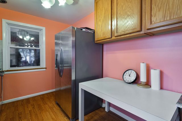 6705 N Sacramento Avenue, Chicago, IL 60645