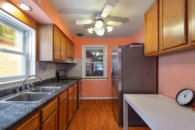6705 N Sacramento Avenue, Chicago, IL 60645