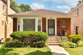 6705 N Sacramento Avenue, Chicago, IL 60645