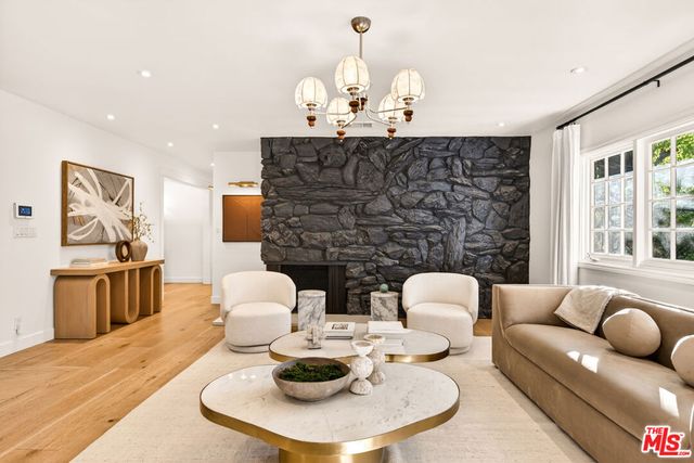 16644 Calneva Drive, Encino, CA 91436