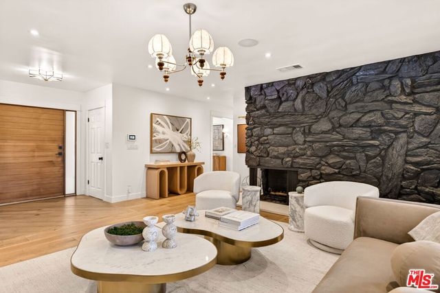 16644 Calneva Drive, Encino, CA 91436