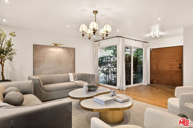 16644 Calneva Drive, Encino, CA 91436