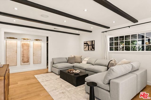 16644 Calneva Drive, Encino, CA 91436