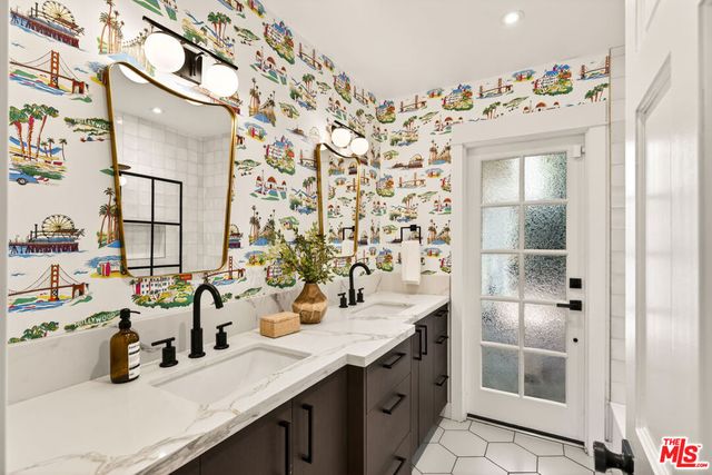 16644 Calneva Drive, Encino, CA 91436