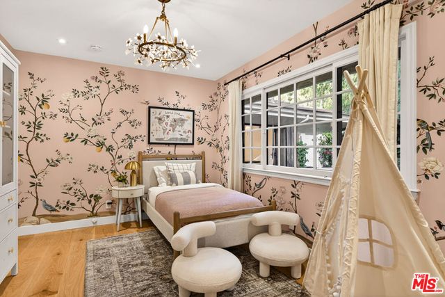 16644 Calneva Drive, Encino, CA 91436