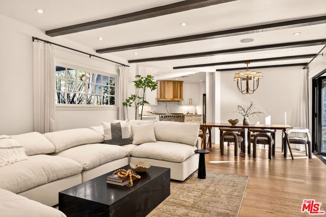 16644 Calneva Drive, Encino, CA 91436