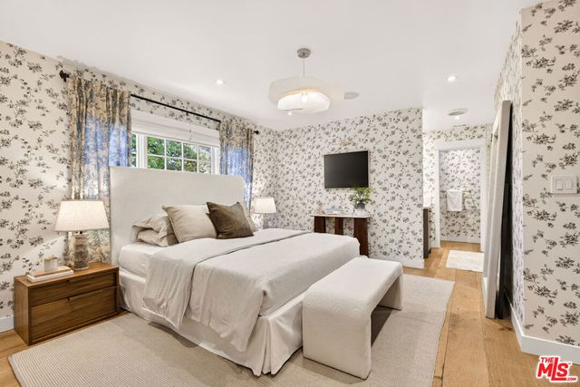 16644 Calneva Drive, Encino, CA 91436