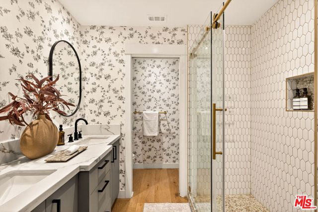 16644 Calneva Drive, Encino, CA 91436