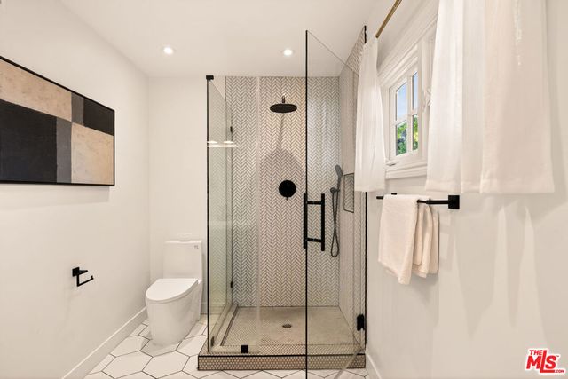 16644 Calneva Drive, Encino, CA 91436