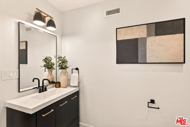 16644 Calneva Drive, Encino, CA 91436