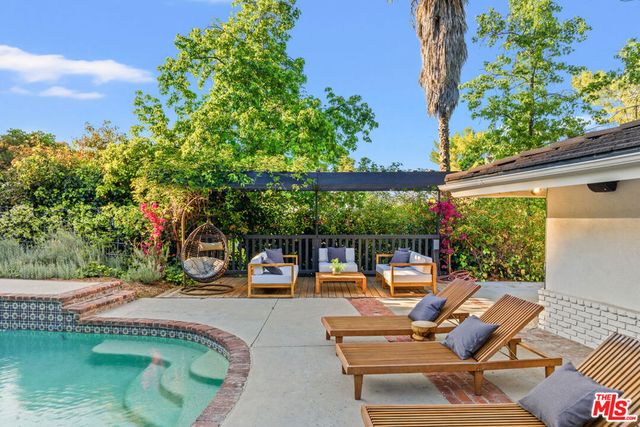 16644 Calneva Drive, Encino, CA 91436