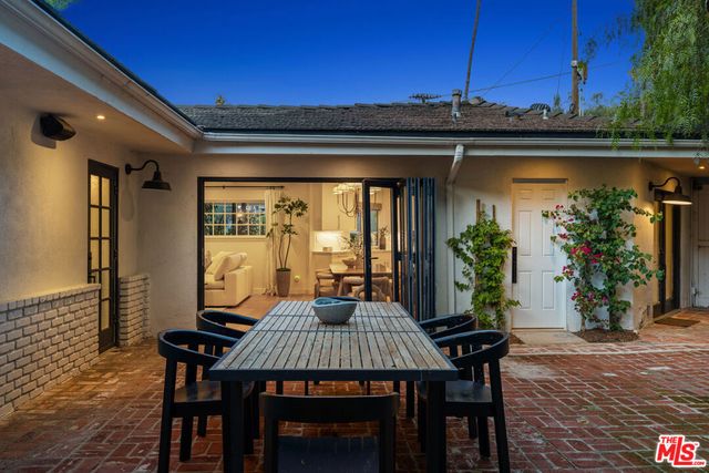 16644 Calneva Drive, Encino, CA 91436