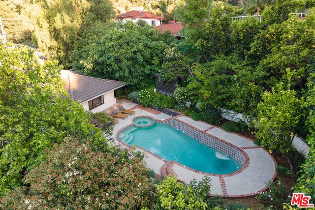 16644 Calneva Drive, Encino, CA 91436